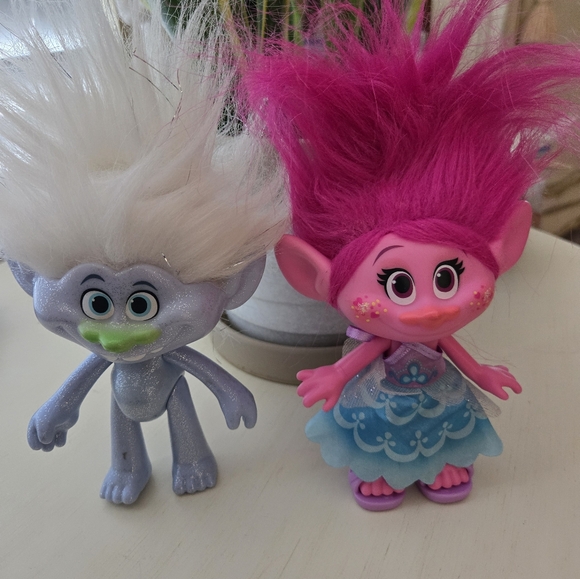 2 troll Figures Poppy and Guy Diamond toys lot 🧸 🔫 🧸 🔫 - Picture 3 of 4